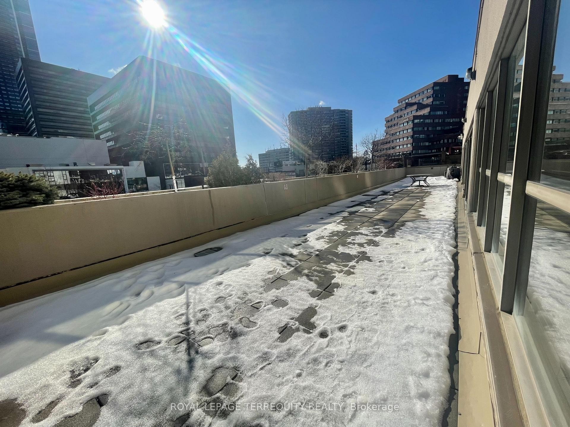 1009-30 Greenfield Avenue, Toronto, ON - Outdoor