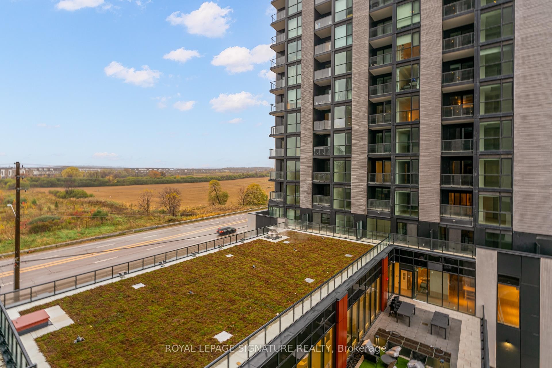 502-3071 Trafalgar Road, Oakville, ON - Outdoor