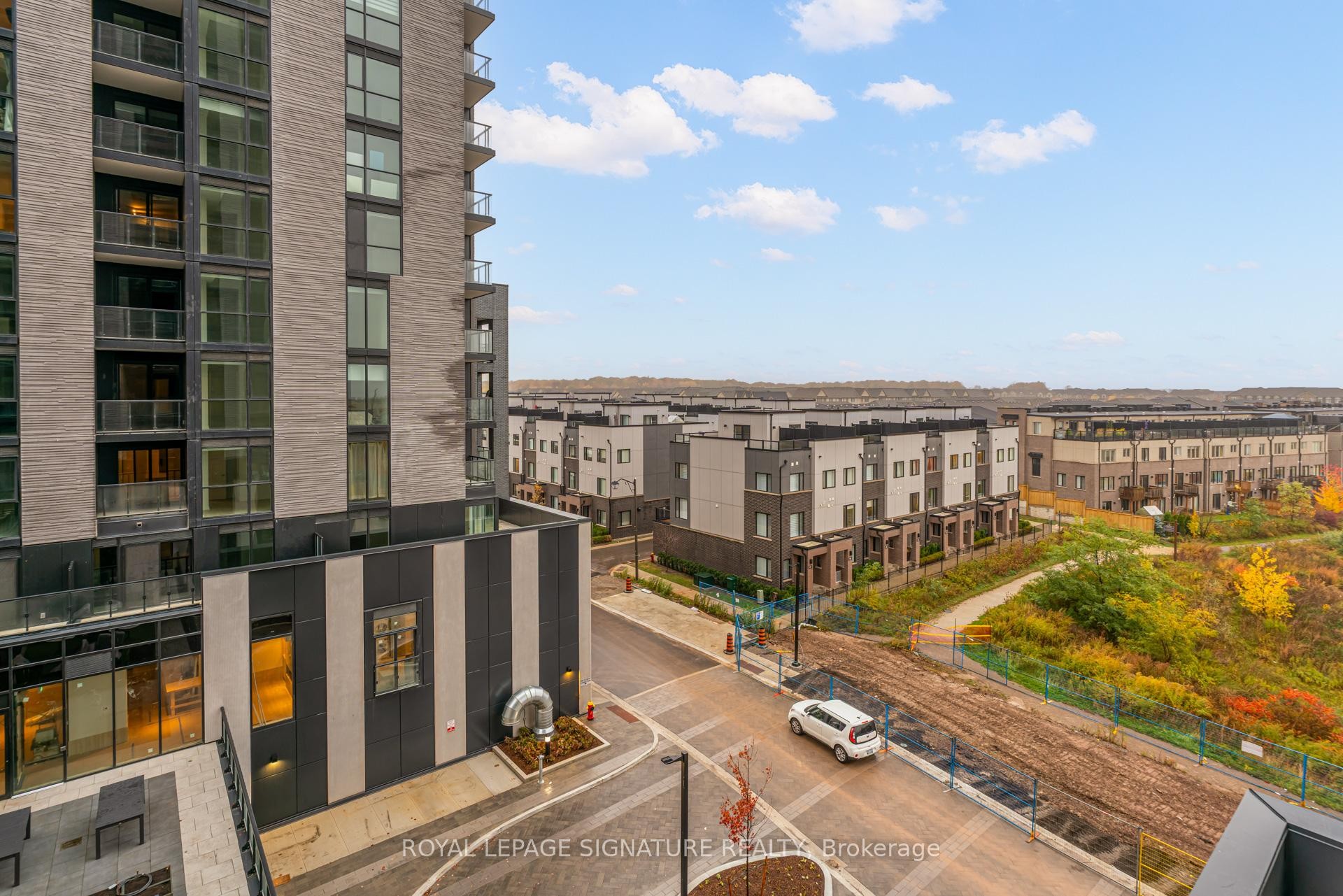 502-3071 Trafalgar Road, Oakville, ON - Outdoor