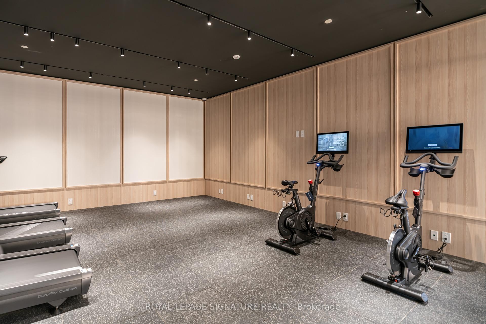 502-3071 Trafalgar Road, Oakville, ON - Indoor Photo Showing Gym Room