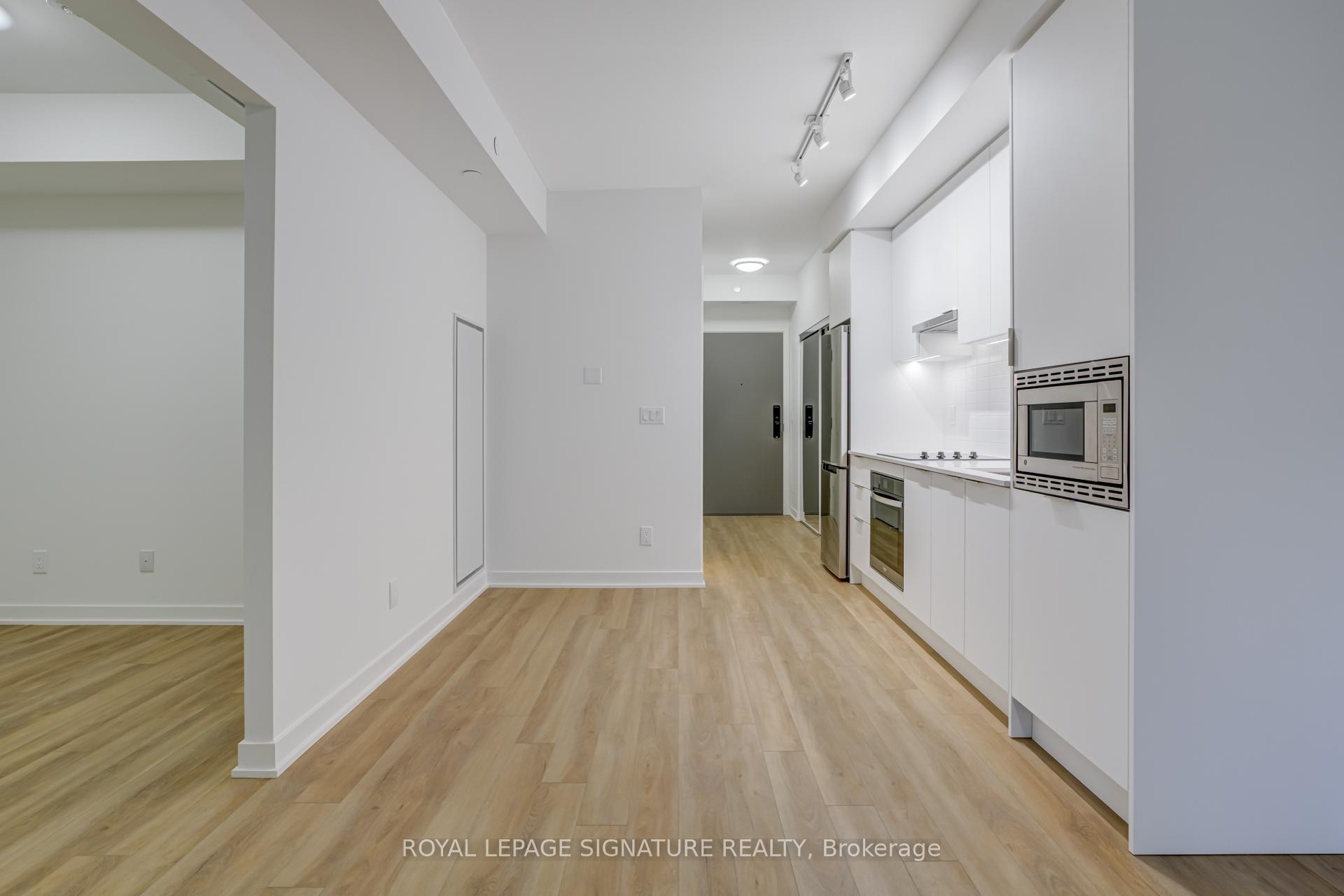 502-3071 Trafalgar Road, Oakville, ON - Indoor