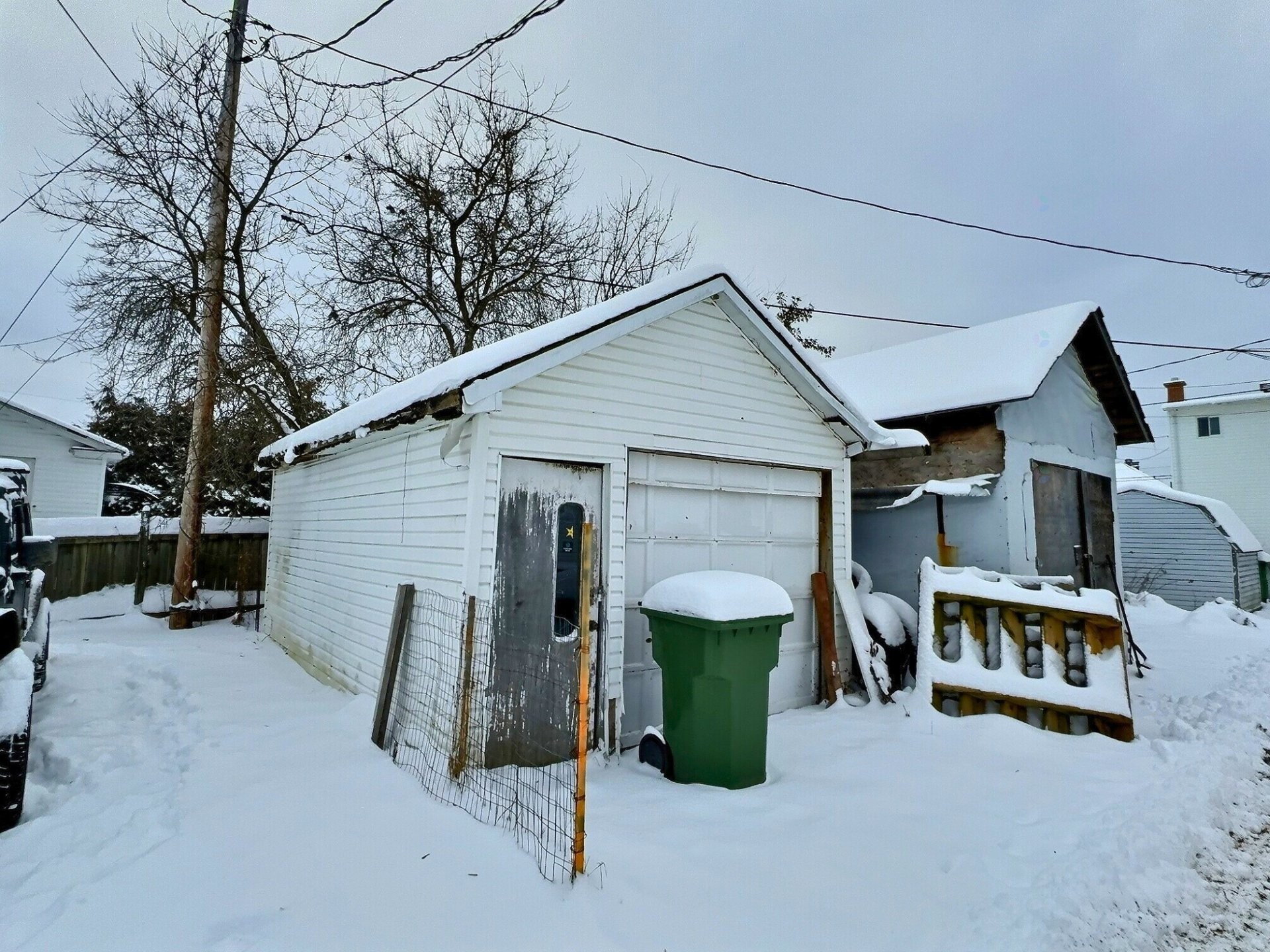 Garage - 145 Rue Paul-E.-Benoît, Témiscaming, QC - Outdoor