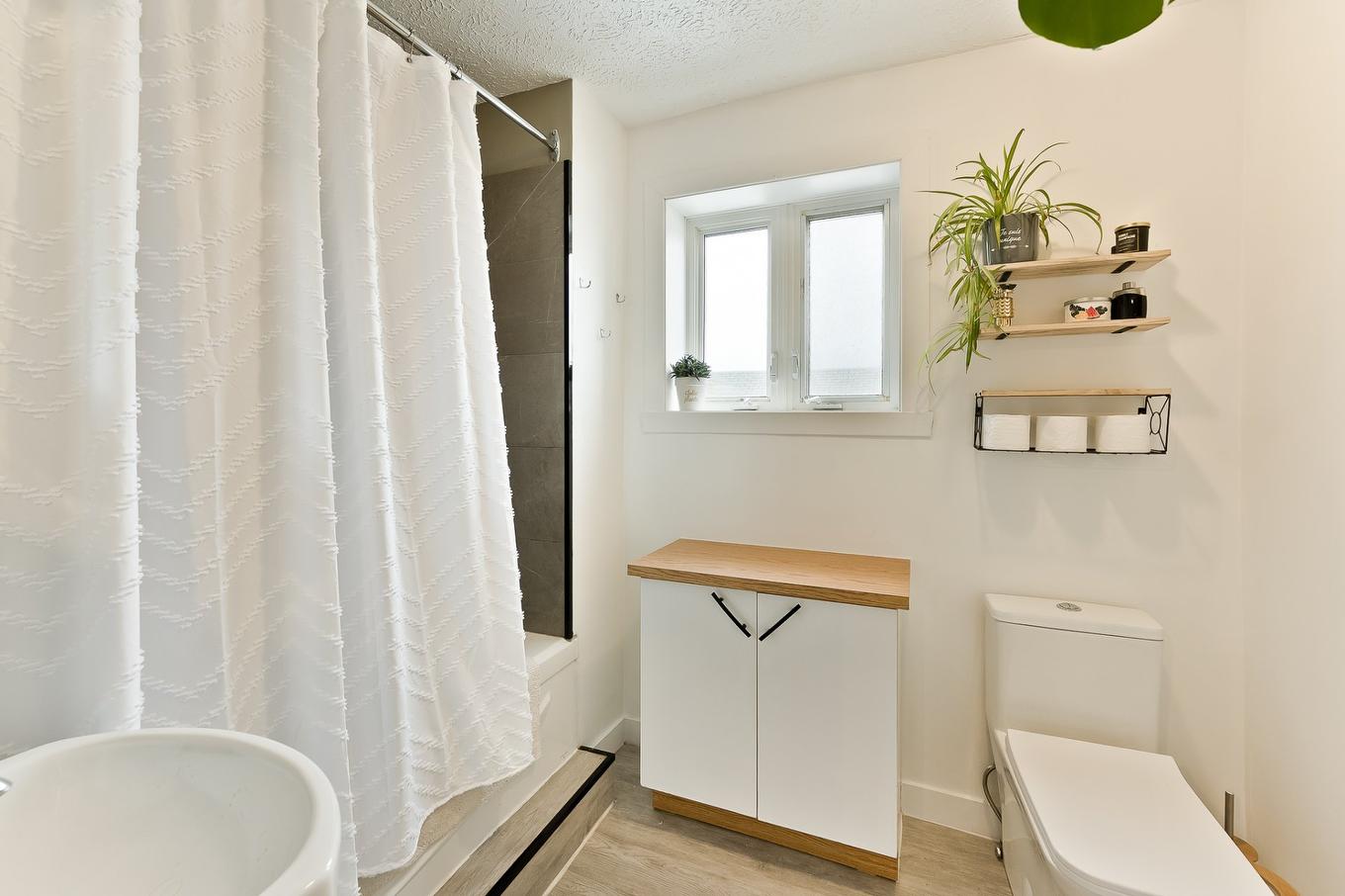 Bathroom - 52 - 56 3E Avenue, Windsor, QC - Indoor Photo Showing Bathroom