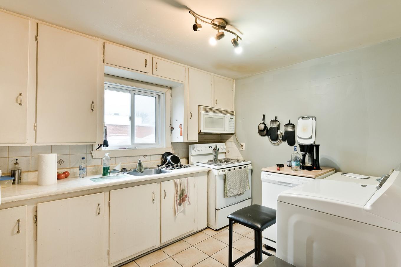 Kitchen - 52 - 56 3E Avenue, Windsor, QC - Indoor Photo Showing Other Room
