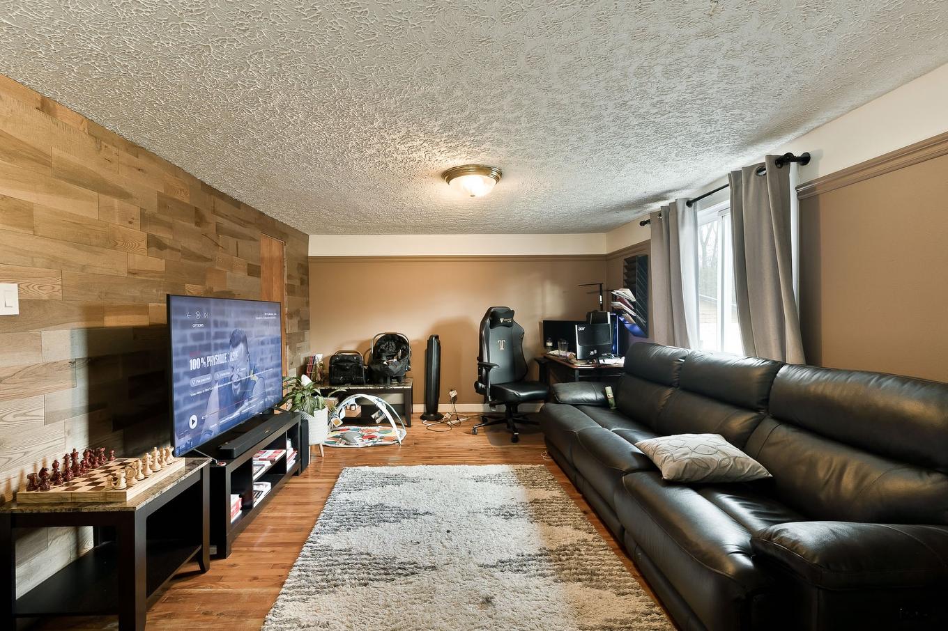 Living room - 52 - 56 3E Avenue, Windsor, QC - Indoor Photo Showing Living Room