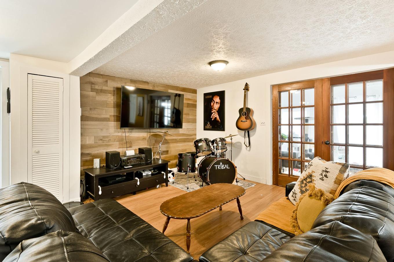 Living room - 52 - 56 3E Avenue, Windsor, QC - Indoor Photo Showing Living Room