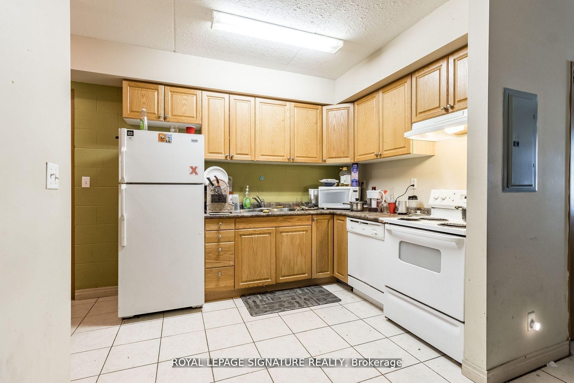 101-253 Lester Street, Waterloo, ON - Indoor Photo Showing Kitchen With Double Sink