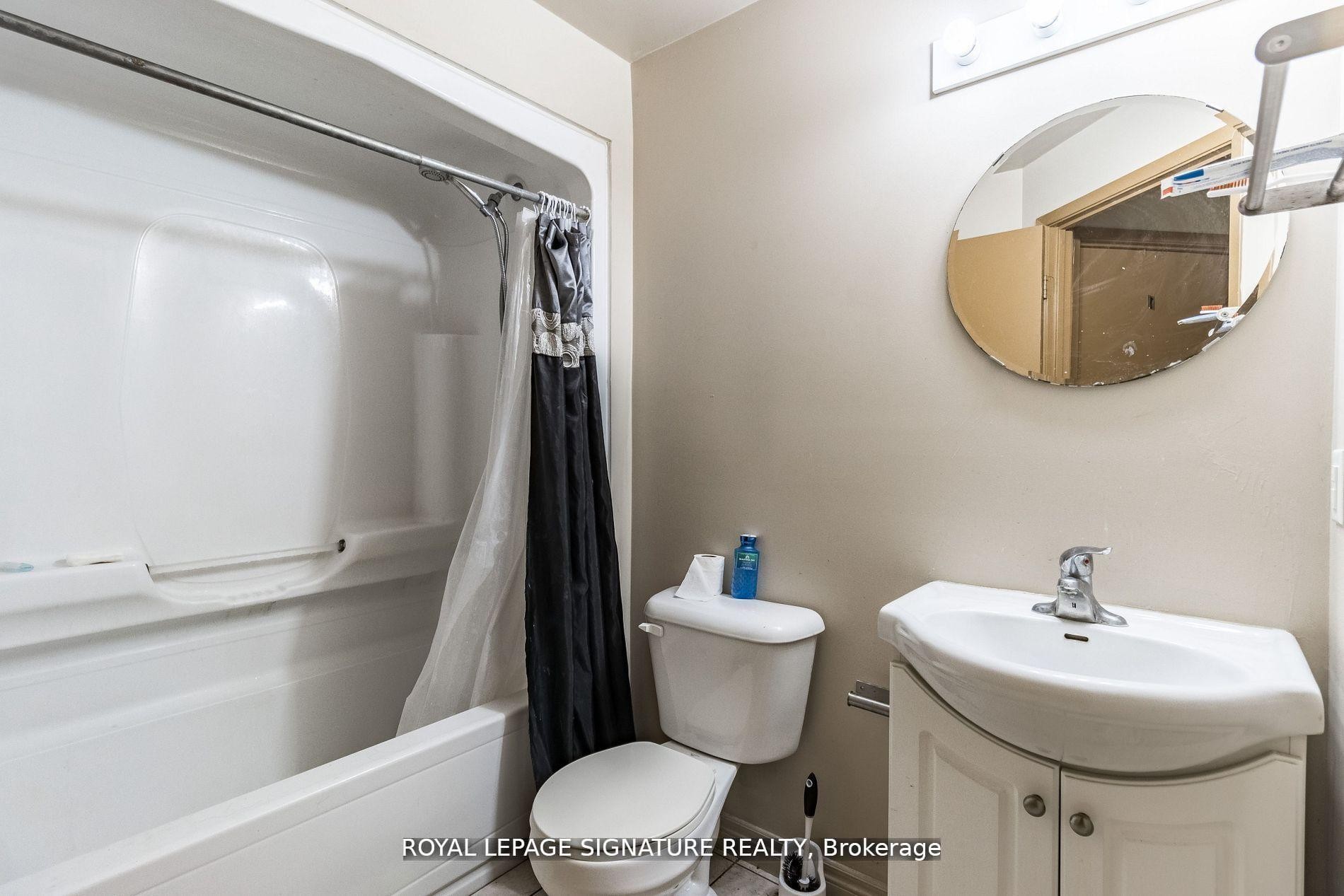 101-253 Lester Street, Waterloo, ON - Indoor Photo Showing Bathroom
