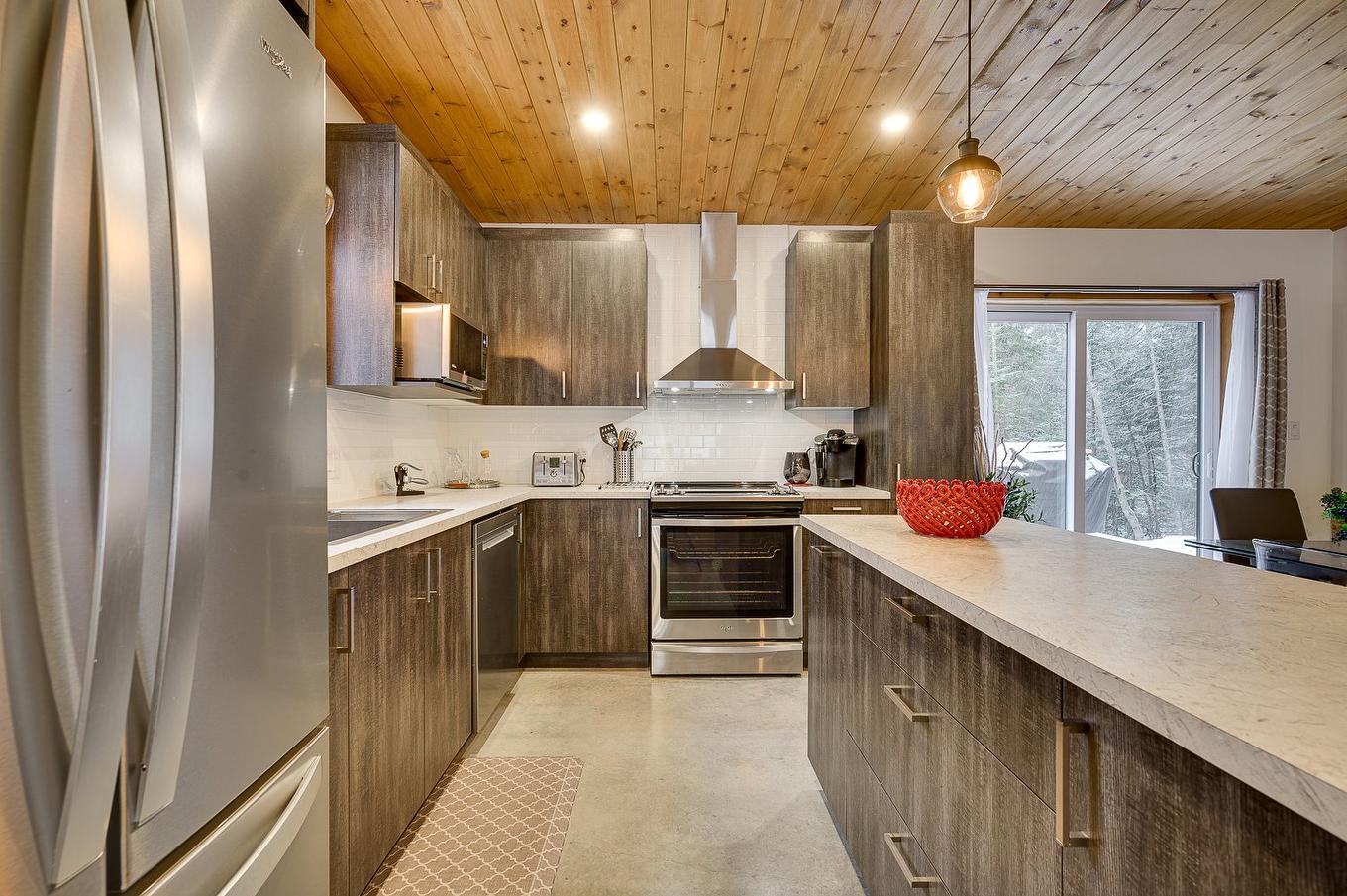 Cuisine - Ch. Du Golf, Sainte-Lucie-Des-Laurentides, QC - Indoor Photo Showing Kitchen With Upgraded Kitchen