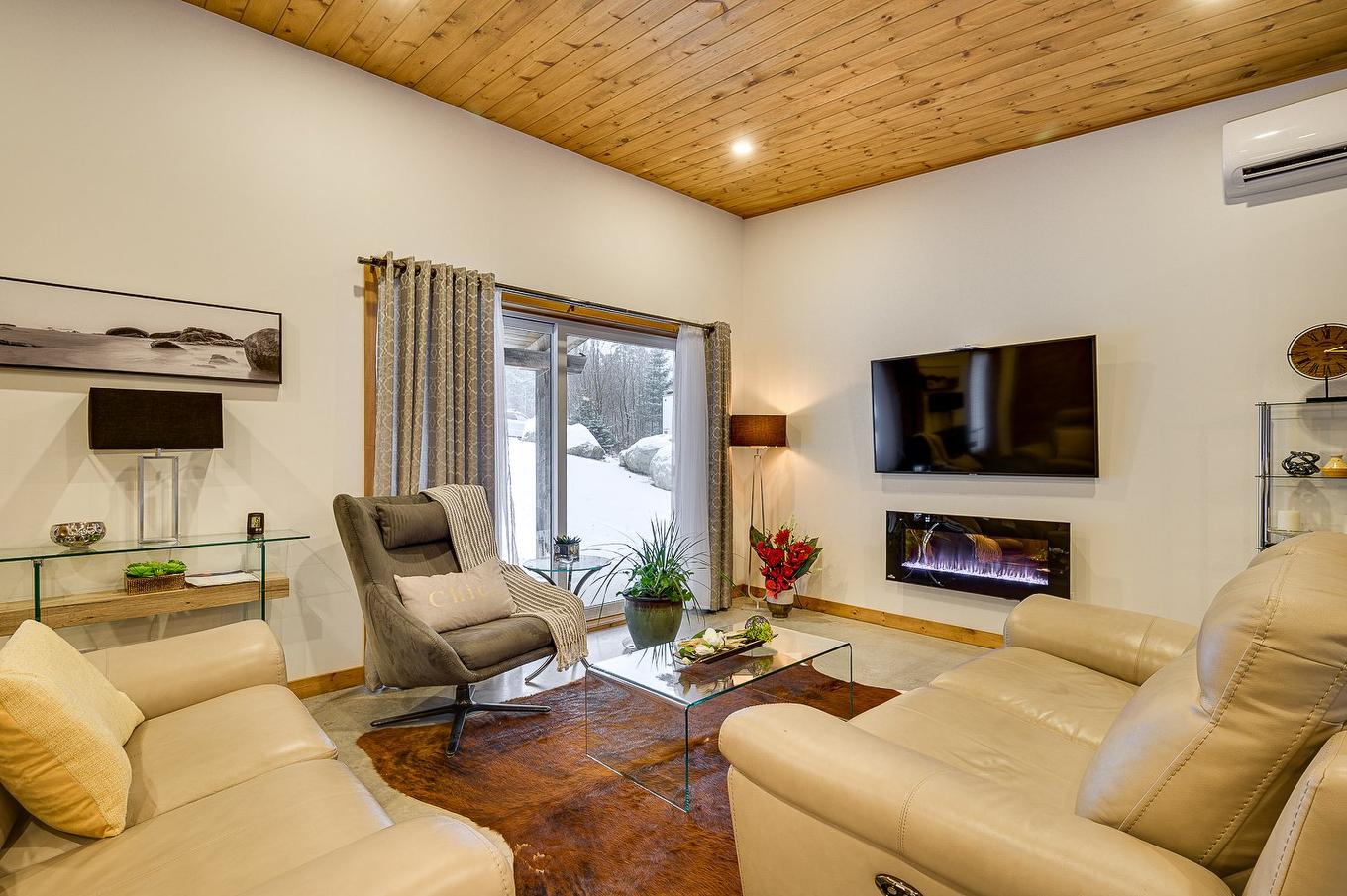 Salon - Ch. Du Golf, Sainte-Lucie-Des-Laurentides, QC - Indoor Photo Showing Living Room With Fireplace