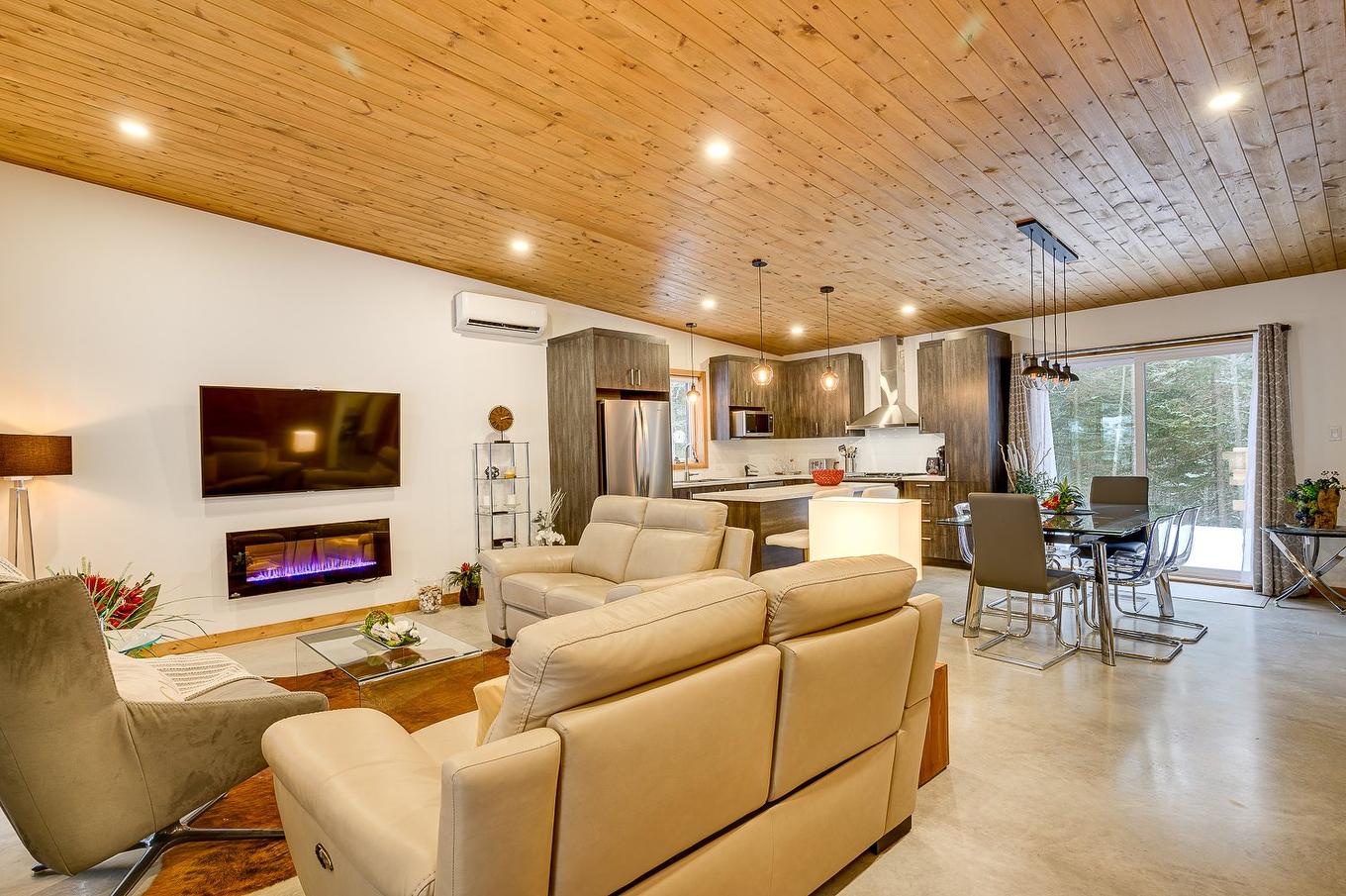 Salon - Ch. Du Golf, Sainte-Lucie-Des-Laurentides, QC - Indoor Photo Showing Living Room With Fireplace
