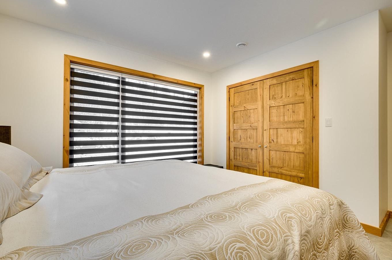 Chambre à coucher principale - Ch. Du Golf, Sainte-Lucie-Des-Laurentides, QC - Indoor Photo Showing Bedroom