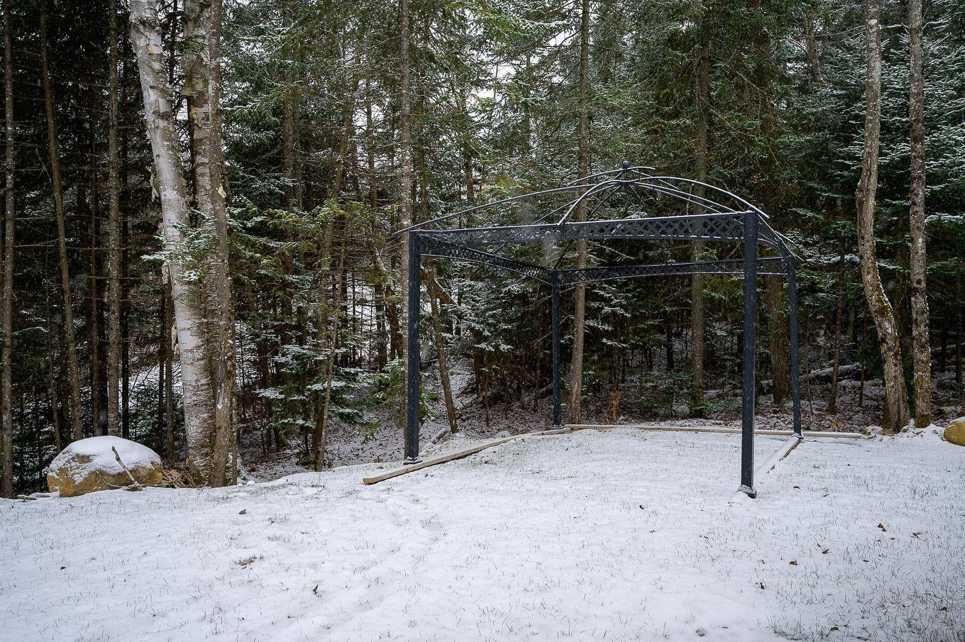 Cour - Ch. Du Golf, Sainte-Lucie-Des-Laurentides, QC - Outdoor