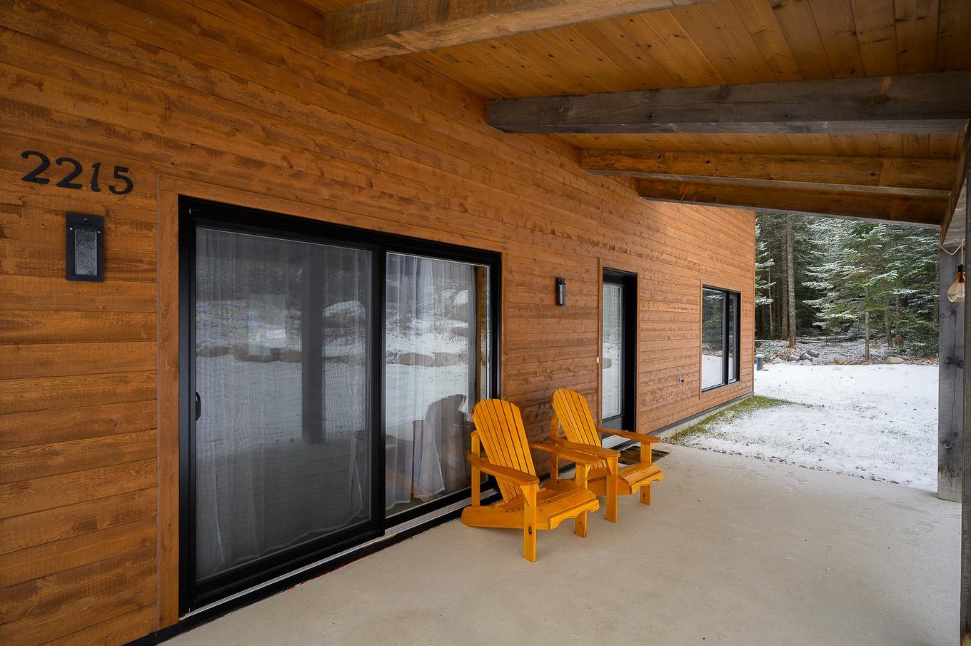 Terrasse - Ch. Du Golf, Sainte-Lucie-Des-Laurentides, QC - With Exterior