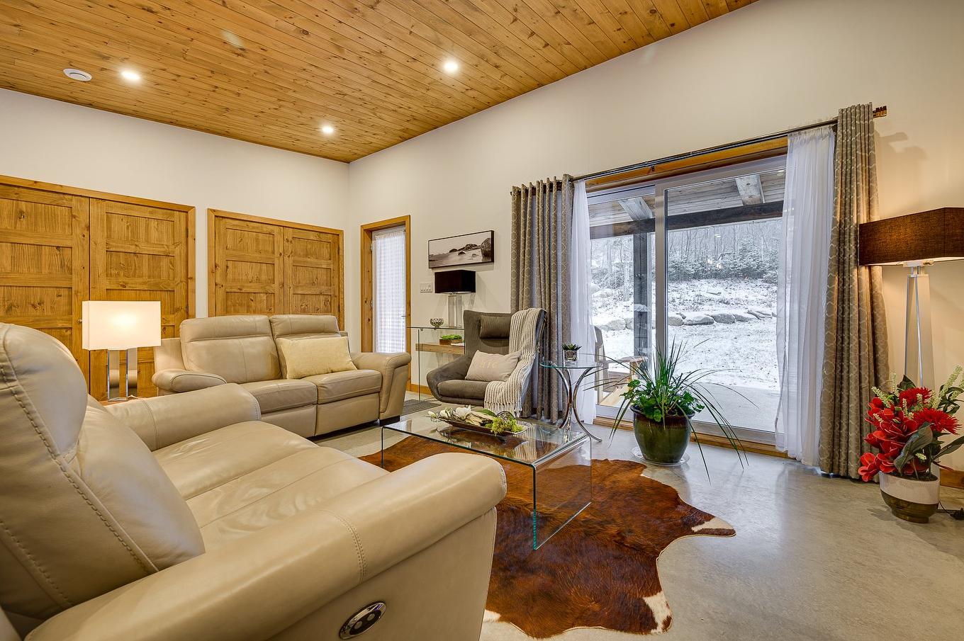 Salon - Ch. Du Golf, Sainte-Lucie-Des-Laurentides, QC - Indoor Photo Showing Living Room