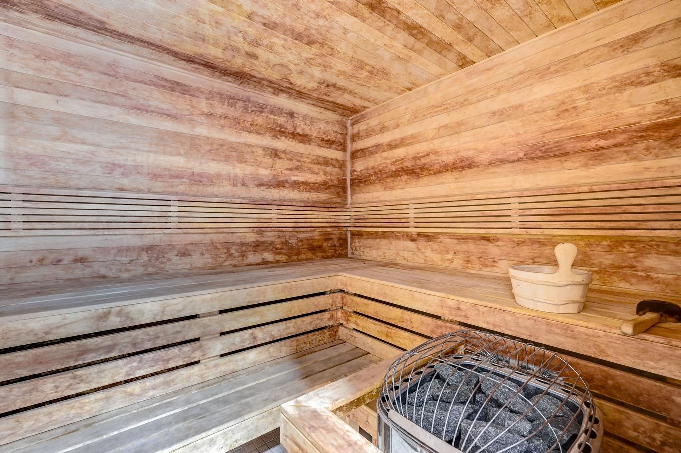 Sauna - 511-3480 Rue Simpson, Montréal (Ville-Marie), QC - Indoor Photo Showing Other Room