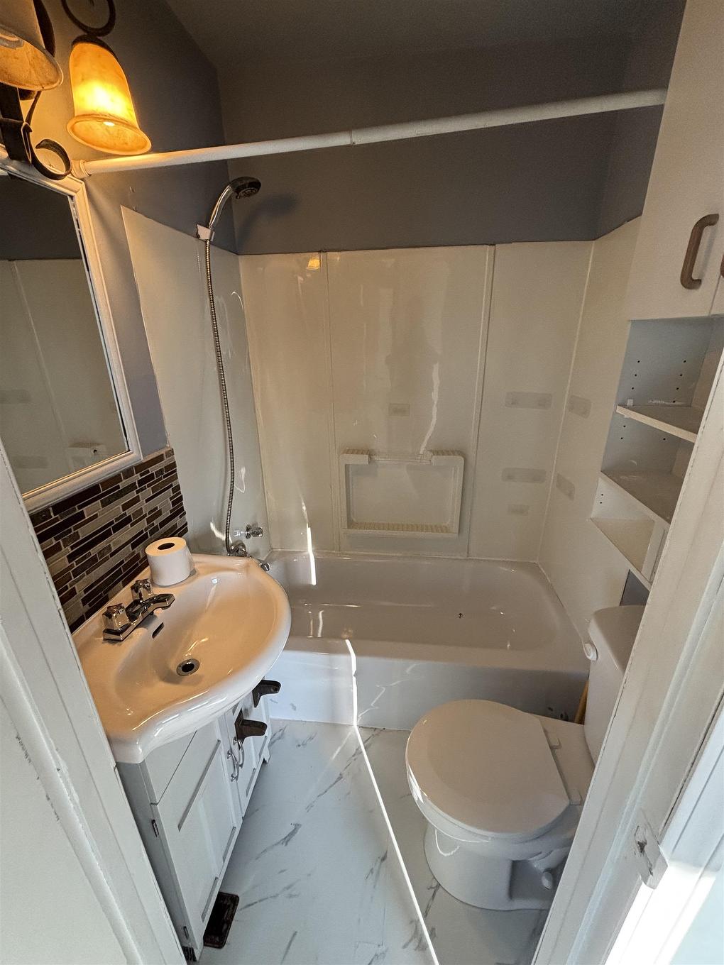 112 Mercury Ave. E, Atikokan, ON - Indoor Photo Showing Bathroom