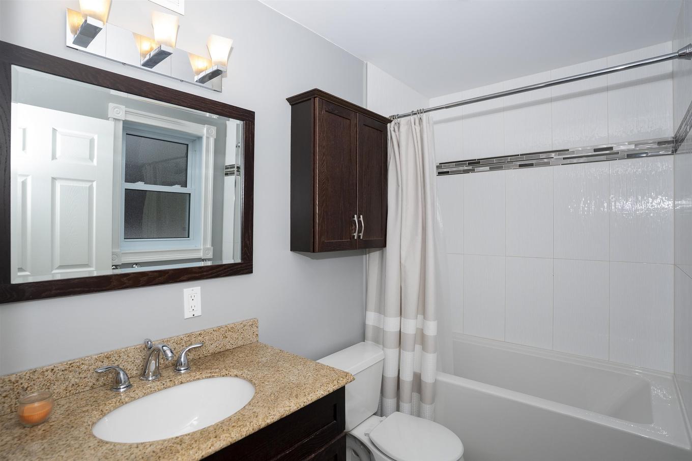 2117 Mahogany Way, Thunder Bay, ON - Indoor Photo Showing Bathroom
