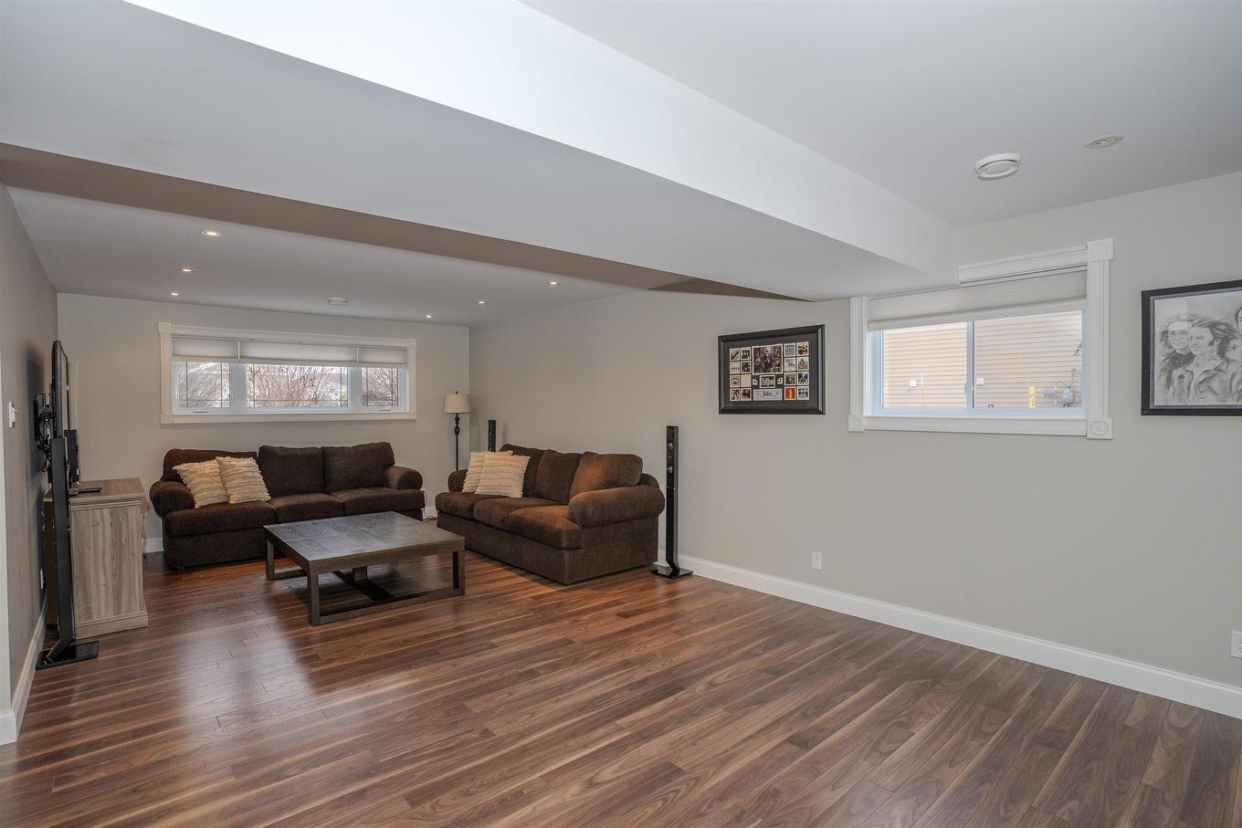 2117 Mahogany Way, Thunder Bay, ON - Indoor Photo Showing Living Room