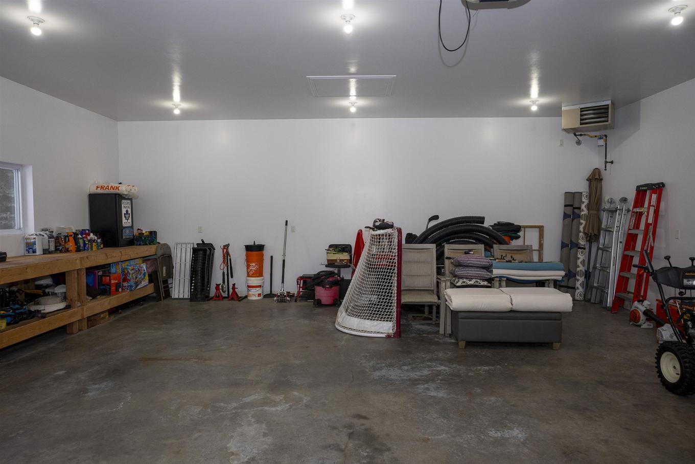 2117 Mahogany Way, Thunder Bay, ON - Indoor Photo Showing Garage