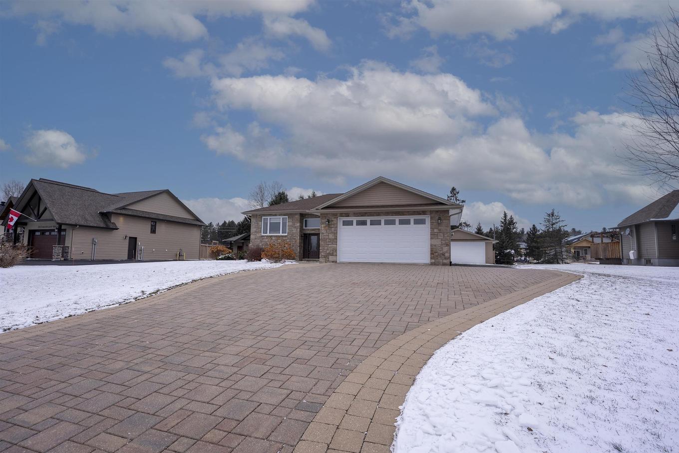 2117 Mahogany Way, Thunder Bay, ON - Outdoor