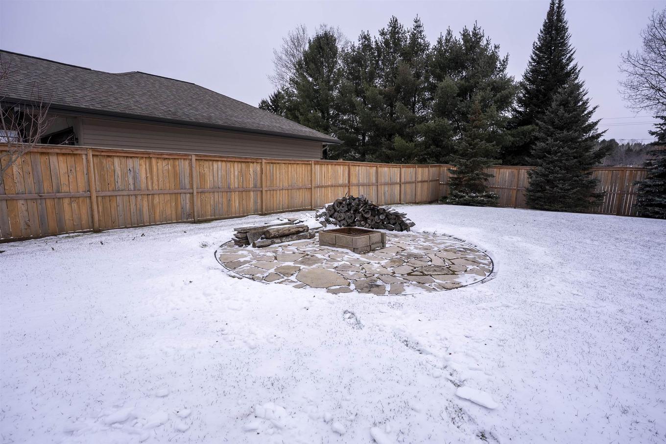 2117 Mahogany Way, Thunder Bay, ON - Outdoor