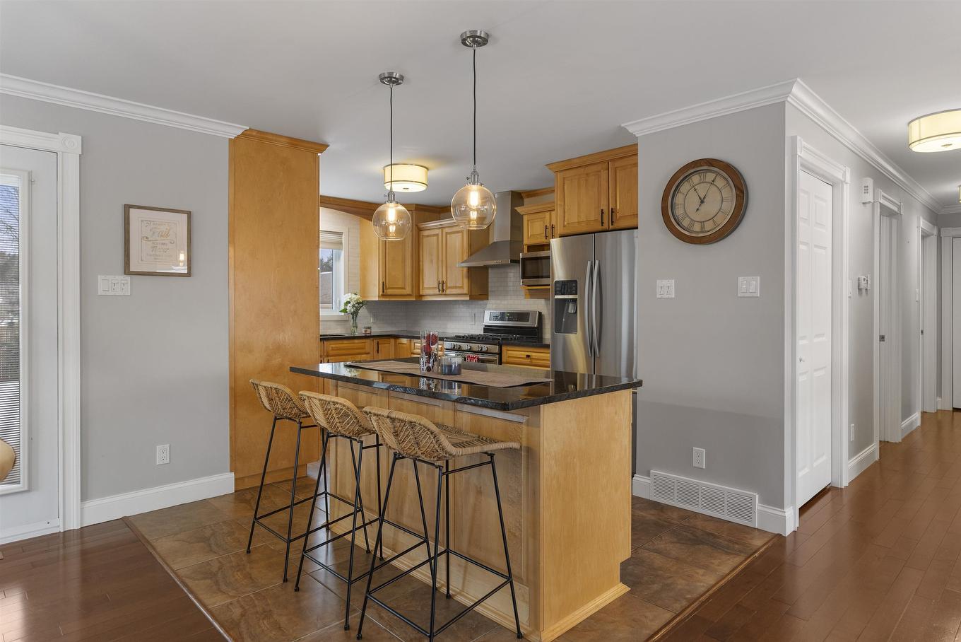 2117 Mahogany Way, Thunder Bay, ON - Indoor Photo Showing Kitchen