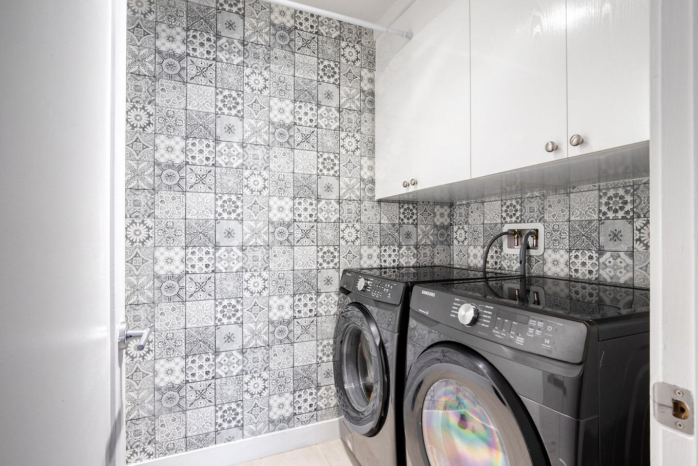 Salle de lavage - 2521 Rue Des Seigneurs O., Saint-Hyacinthe, QC - Indoor Photo Showing Laundry Room