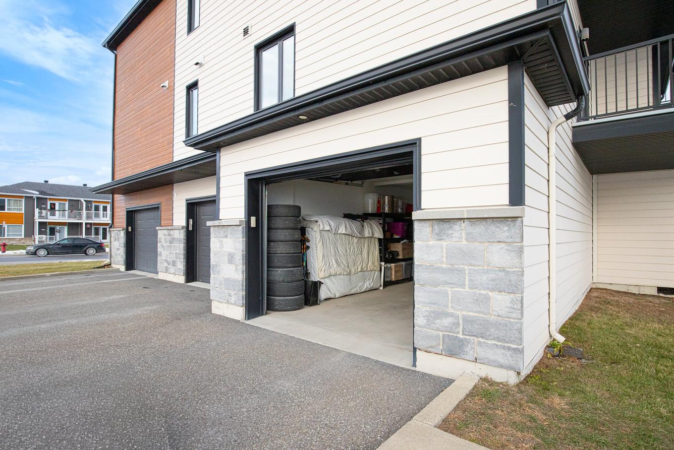 Garage - 2521 Rue Des Seigneurs O., Saint-Hyacinthe, QC - Outdoor With Exterior