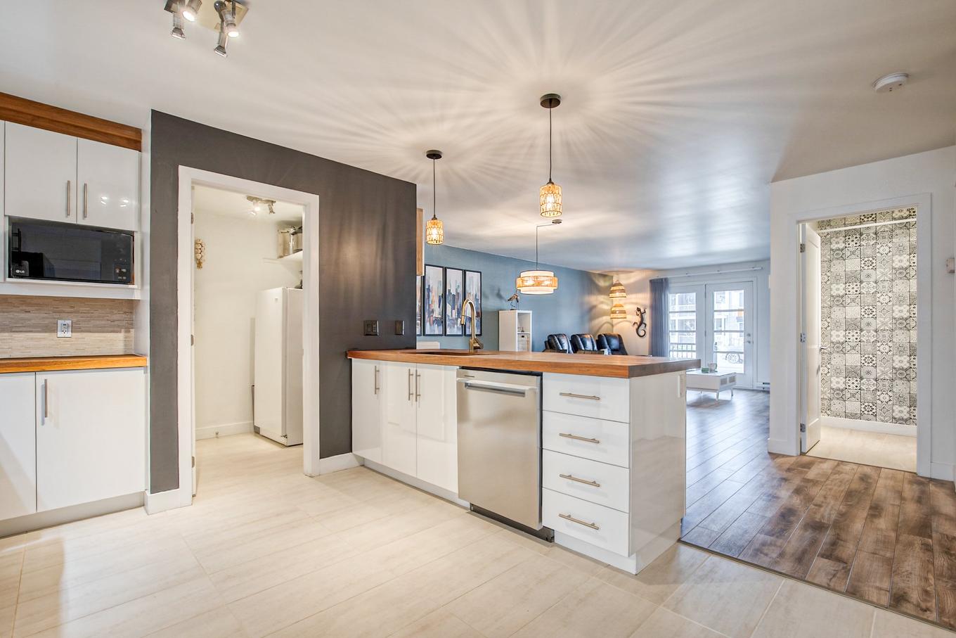 Vue d'ensemble - 2521 Rue Des Seigneurs O., Saint-Hyacinthe, QC - Indoor Photo Showing Kitchen