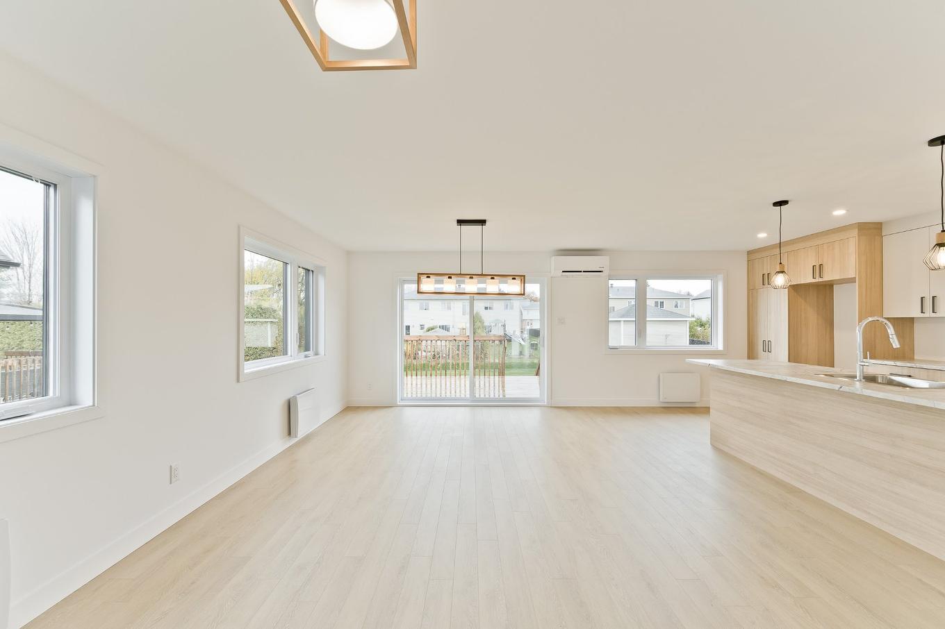 Salon - 3809 Rue Émile-Chartier, Sherbrooke (Les Nations), QC - Indoor