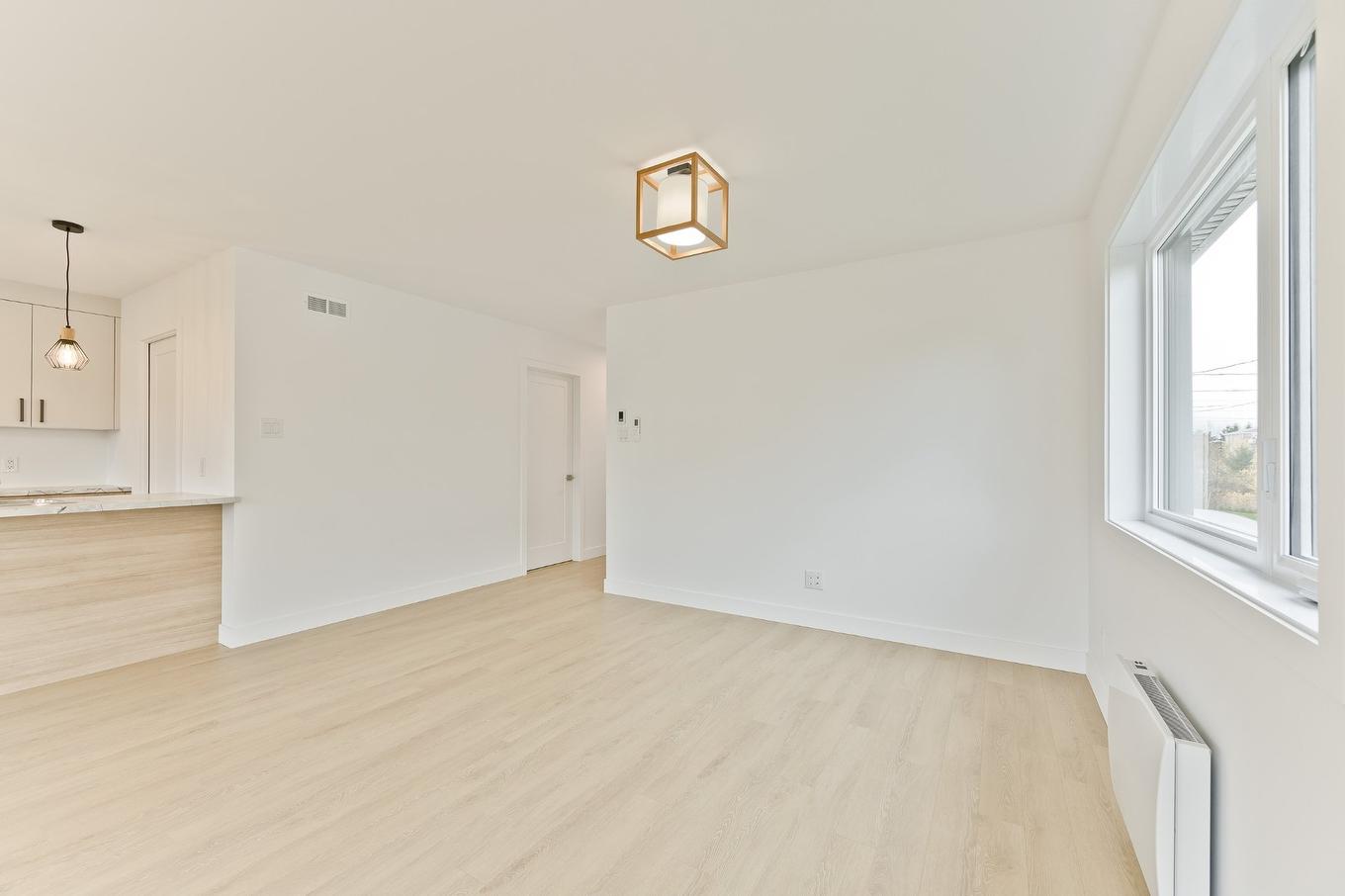 Salon - 3809 Rue Émile-Chartier, Sherbrooke (Les Nations), QC - Indoor Photo Showing Other Room