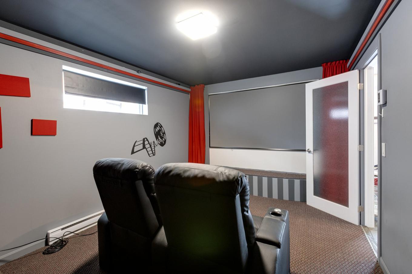 Home theatre - 955 Rue Des Cimes, Sainte-Adèle, QC - Indoor