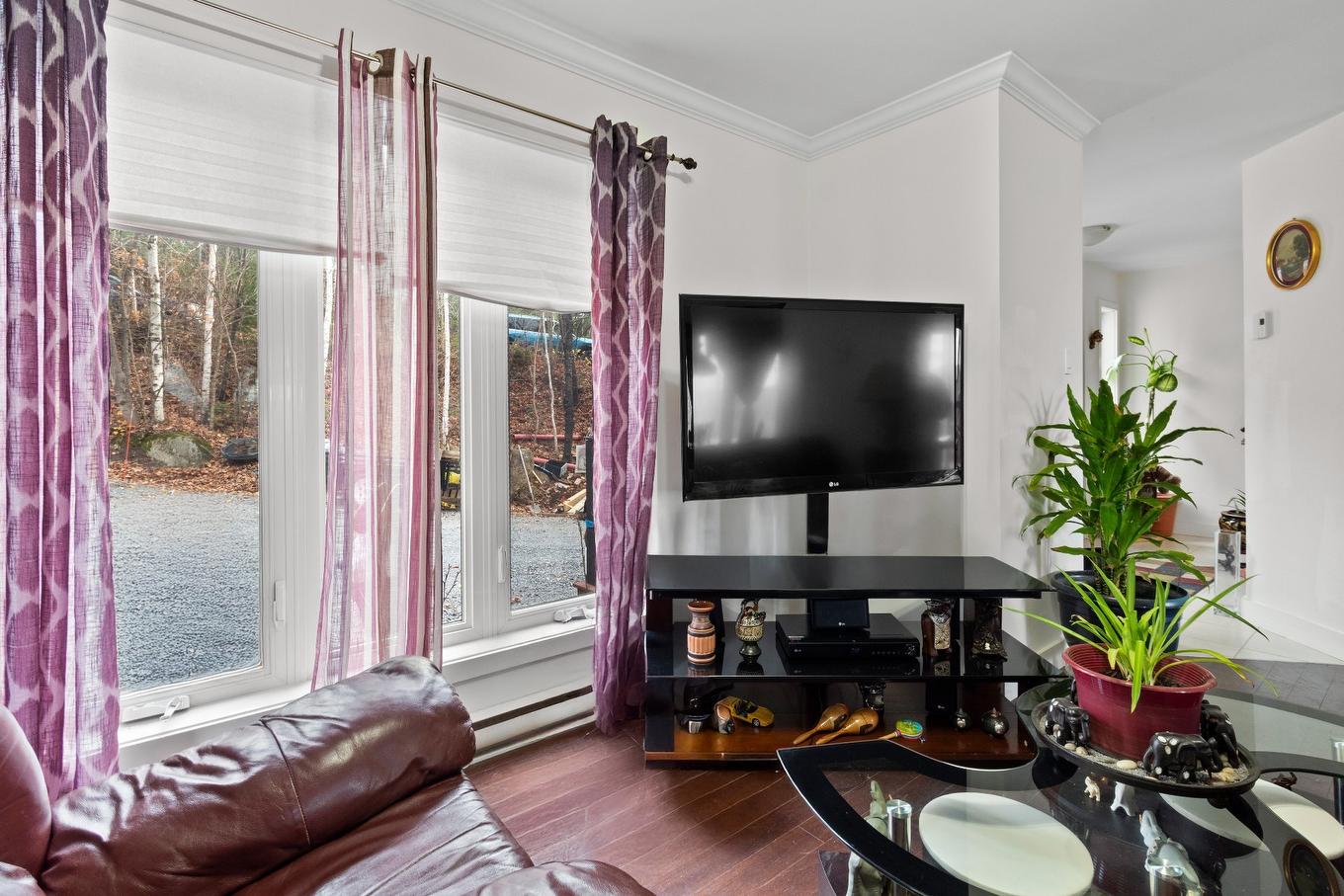 Living room - 4575 Rue De La Rogeloise, Sainte-Adèle, QC - Indoor