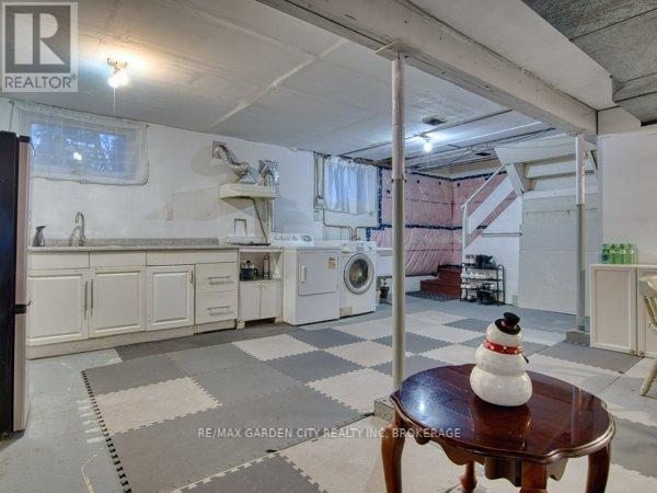 3664 Arlington Avenue, Niagara Falls (Stamford), ON - Indoor Photo Showing Laundry Room