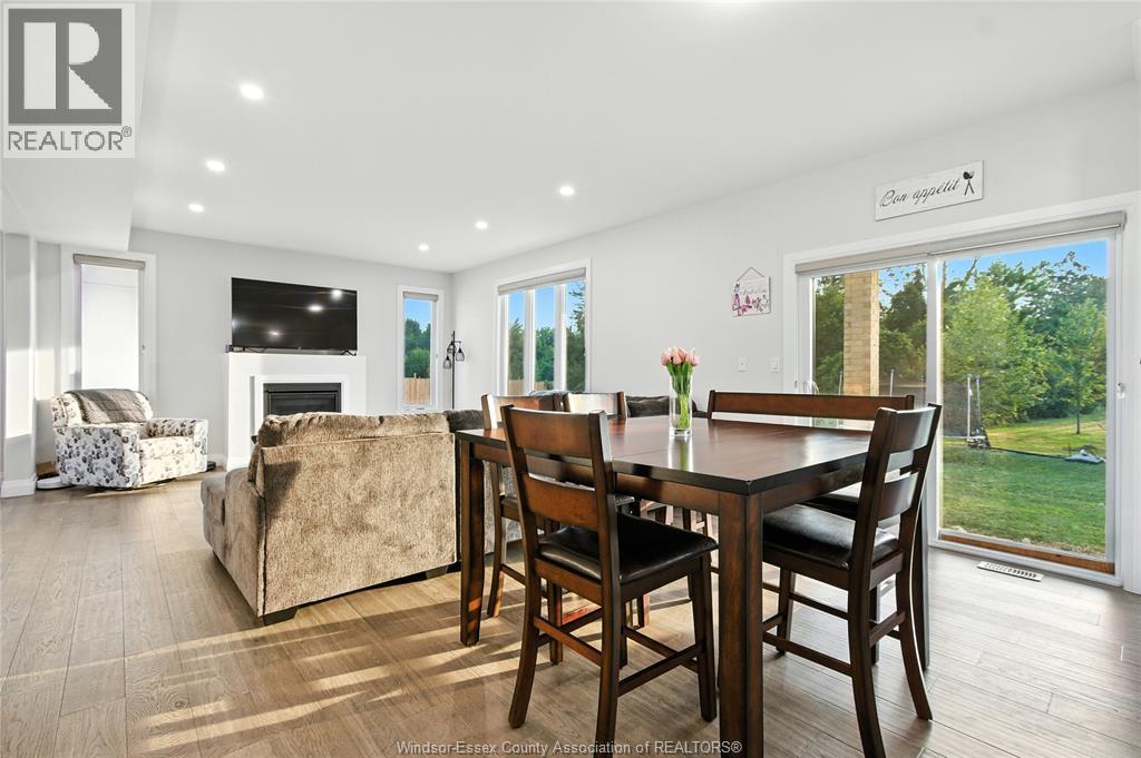 27 Kingsbridge Drive, Amherstburg, ON - Indoor With Fireplace