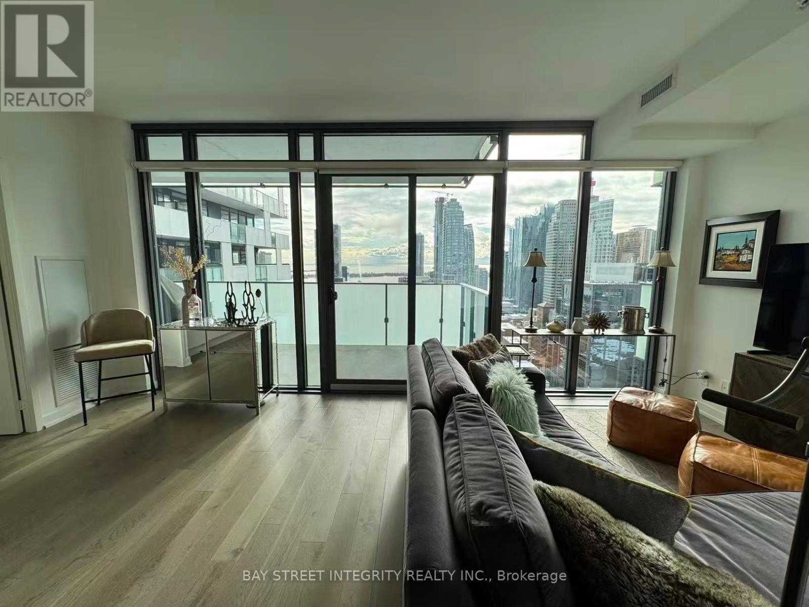 3906 - 20 Lombard Street, Toronto, ON - Indoor Photo Showing Living Room