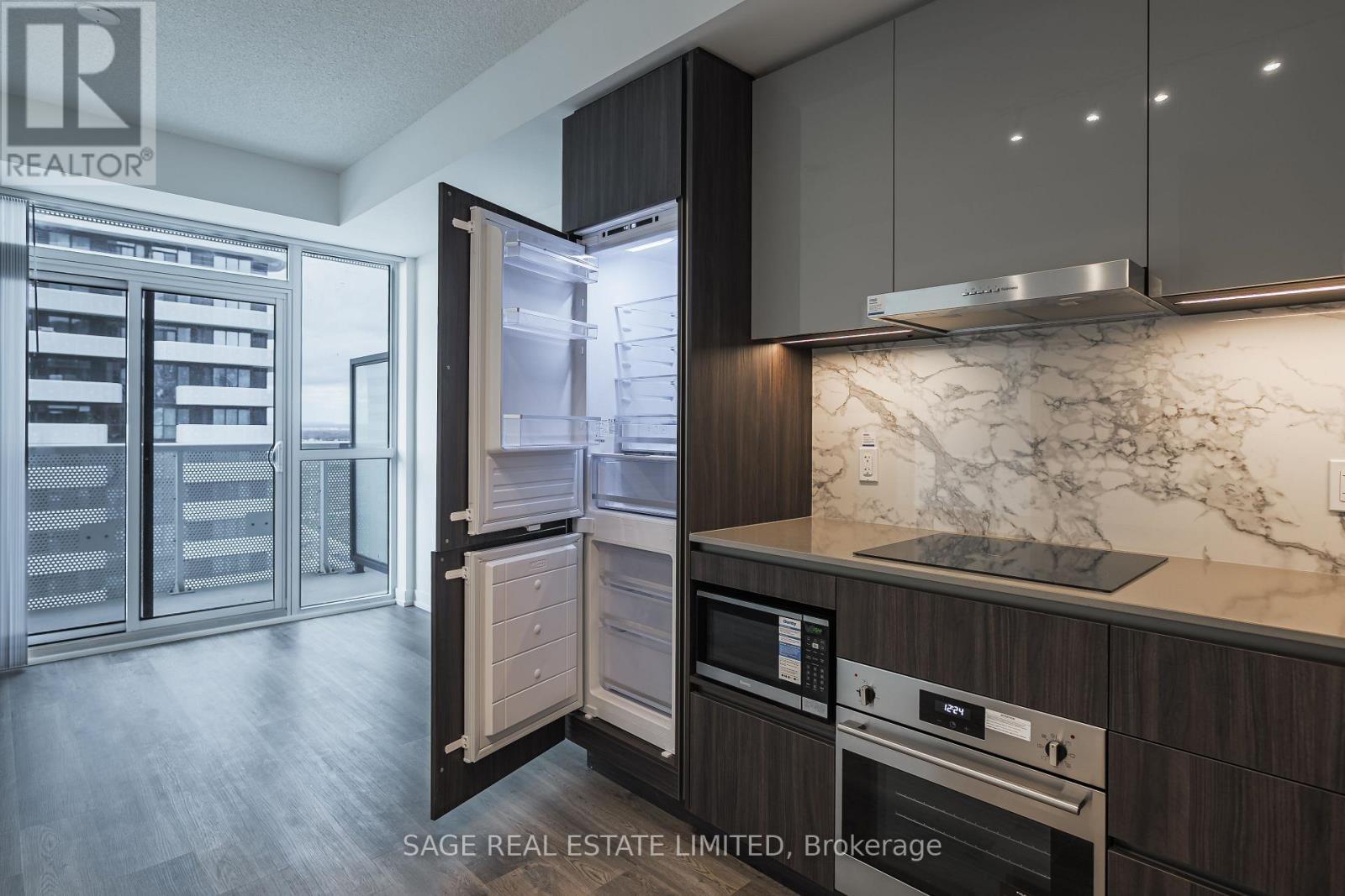 1515 - 8 Interchange Way, Vaughan, ON - Indoor Photo Showing Kitchen