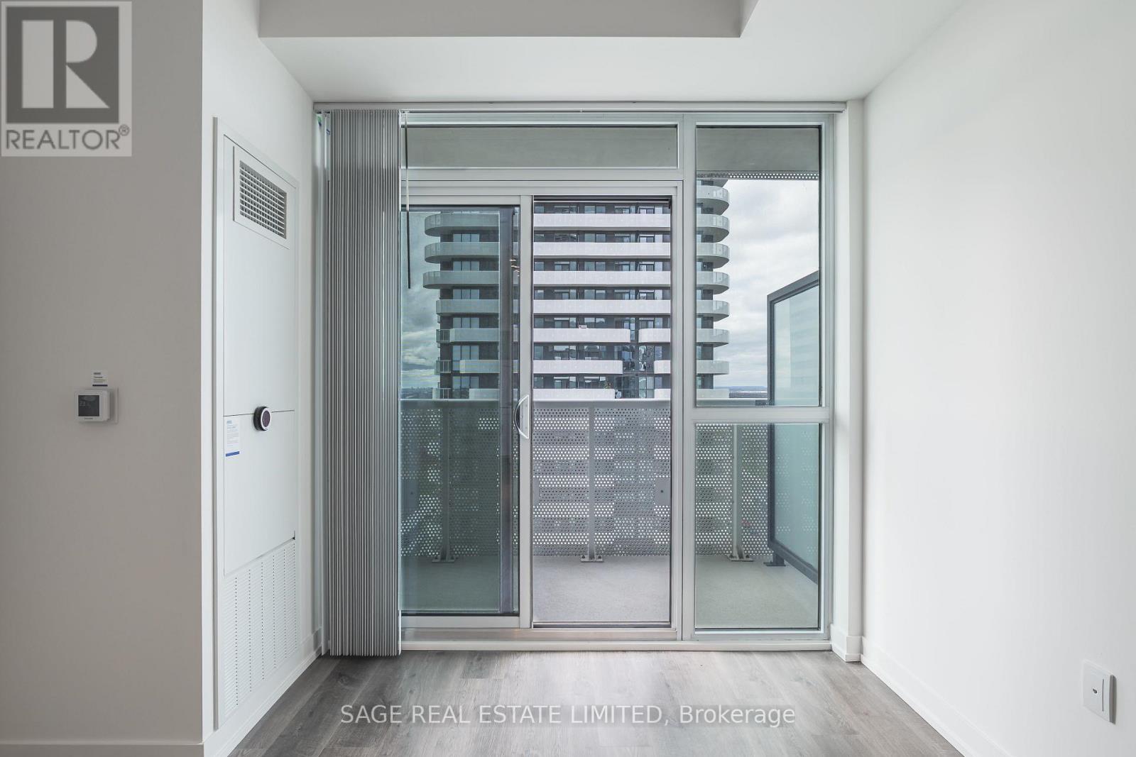 1515 - 8 Interchange Way, Vaughan, ON - Indoor Photo Showing Other Room