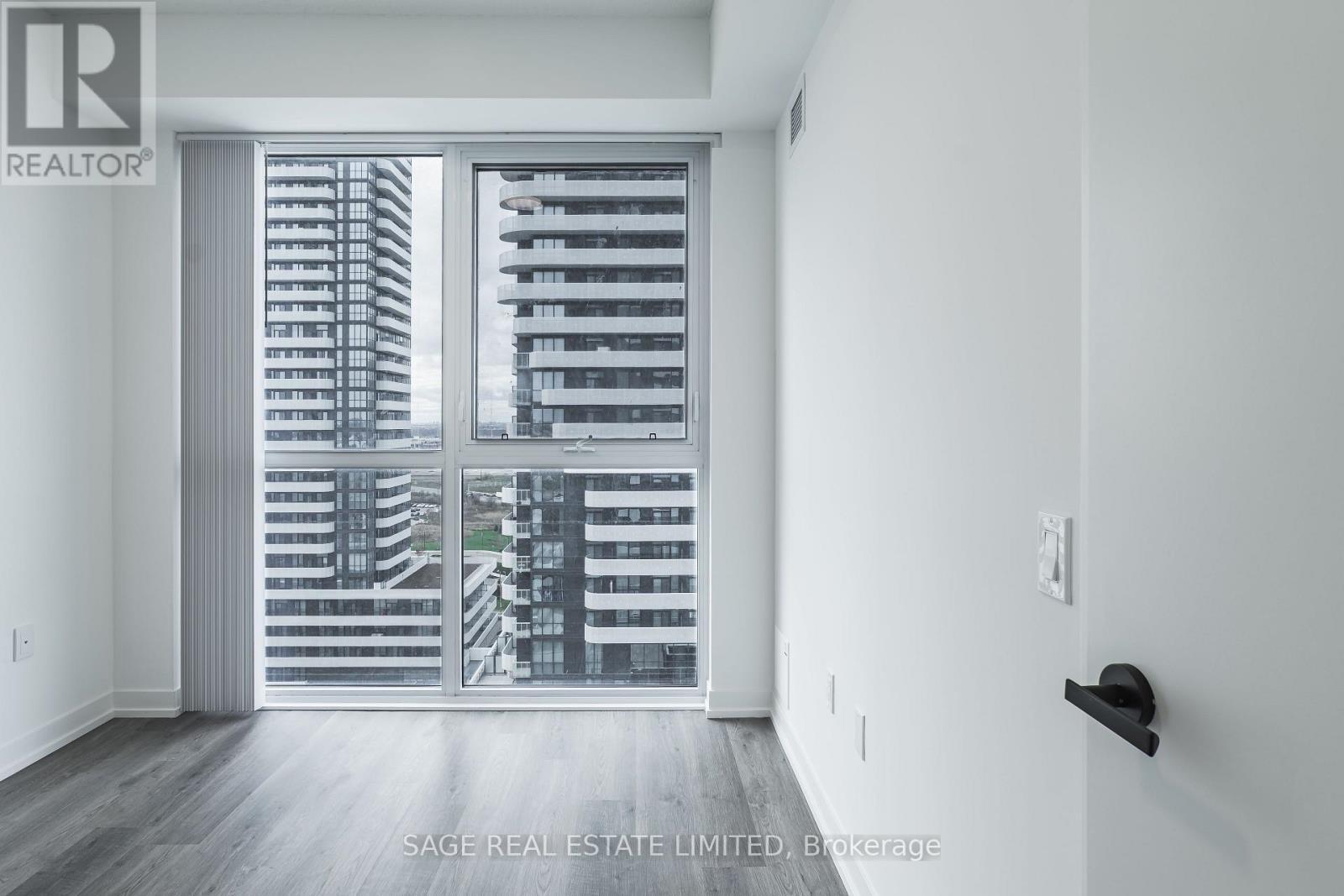 1515 - 8 Interchange Way, Vaughan, ON - Indoor Photo Showing Other Room