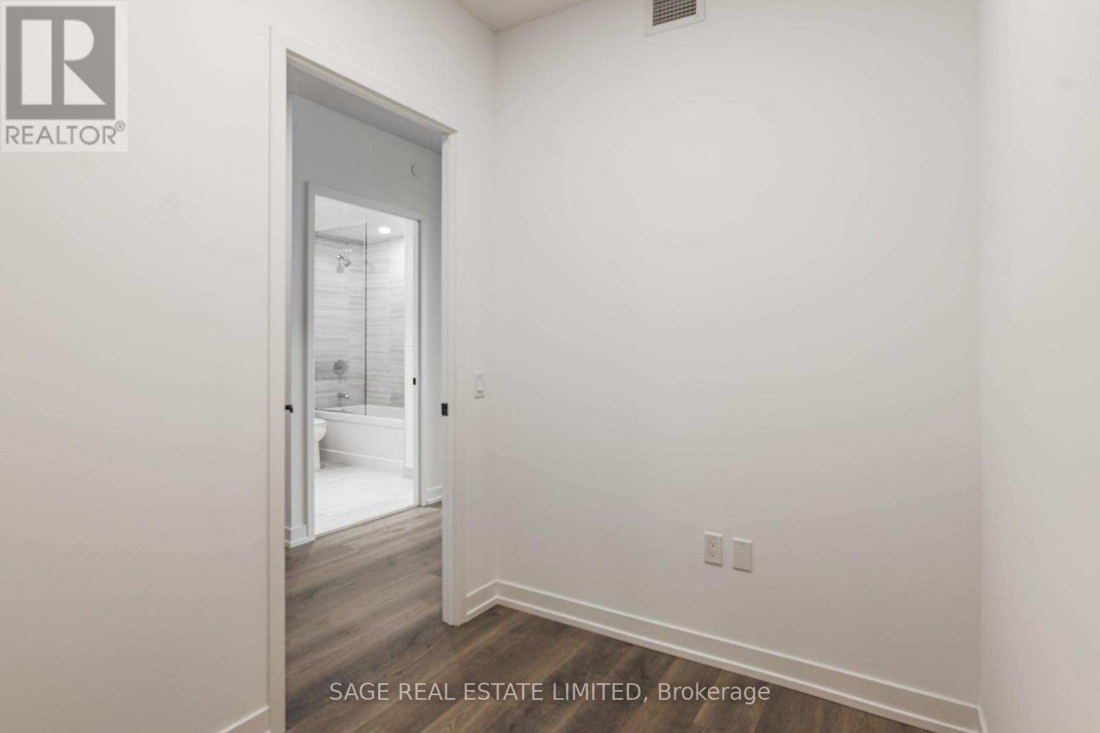 1515 - 8 Interchange Way, Vaughan, ON - Indoor Photo Showing Other Room