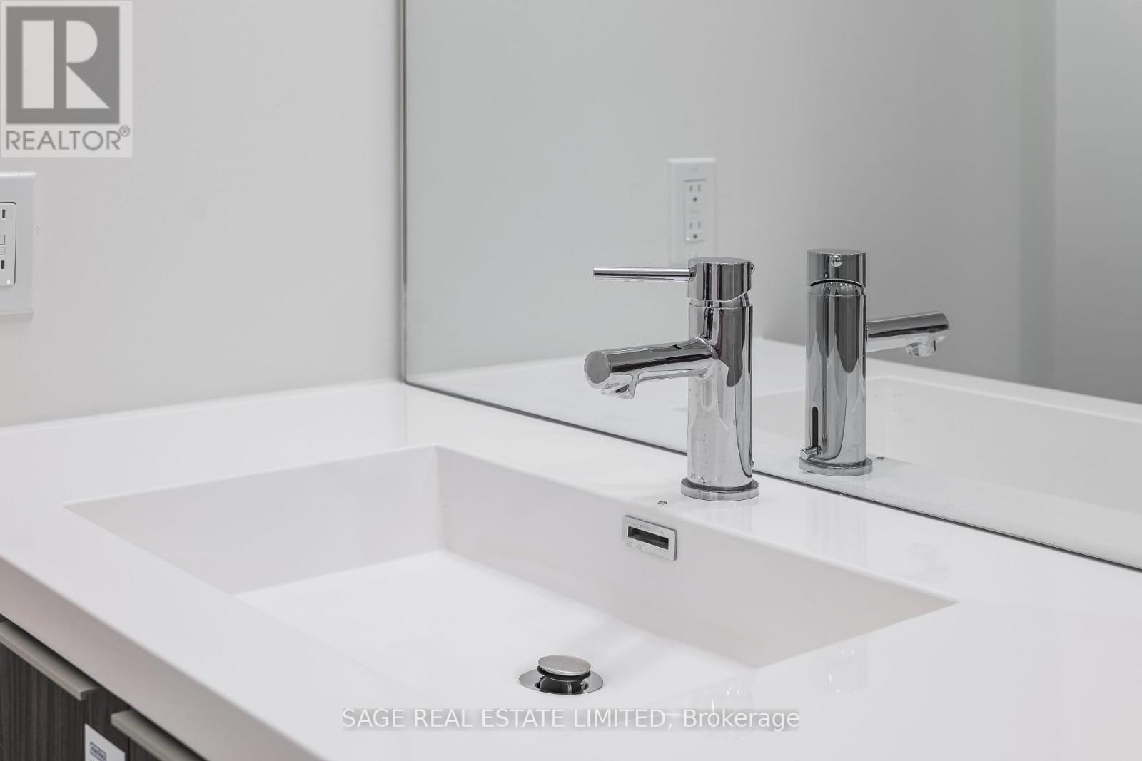 1515 - 8 Interchange Way, Vaughan, ON - Indoor