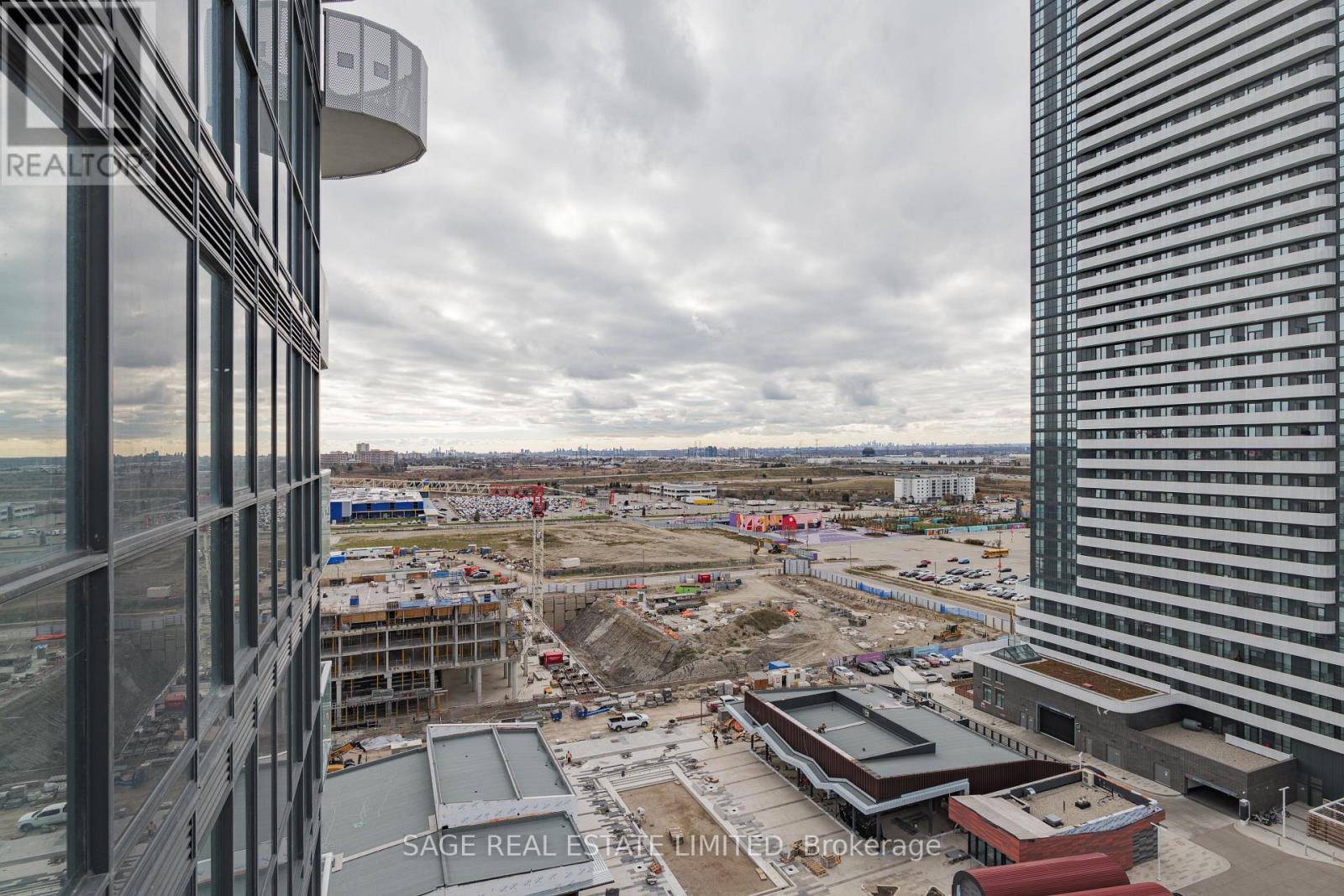 1515 - 8 Interchange Way, Vaughan, ON - Outdoor