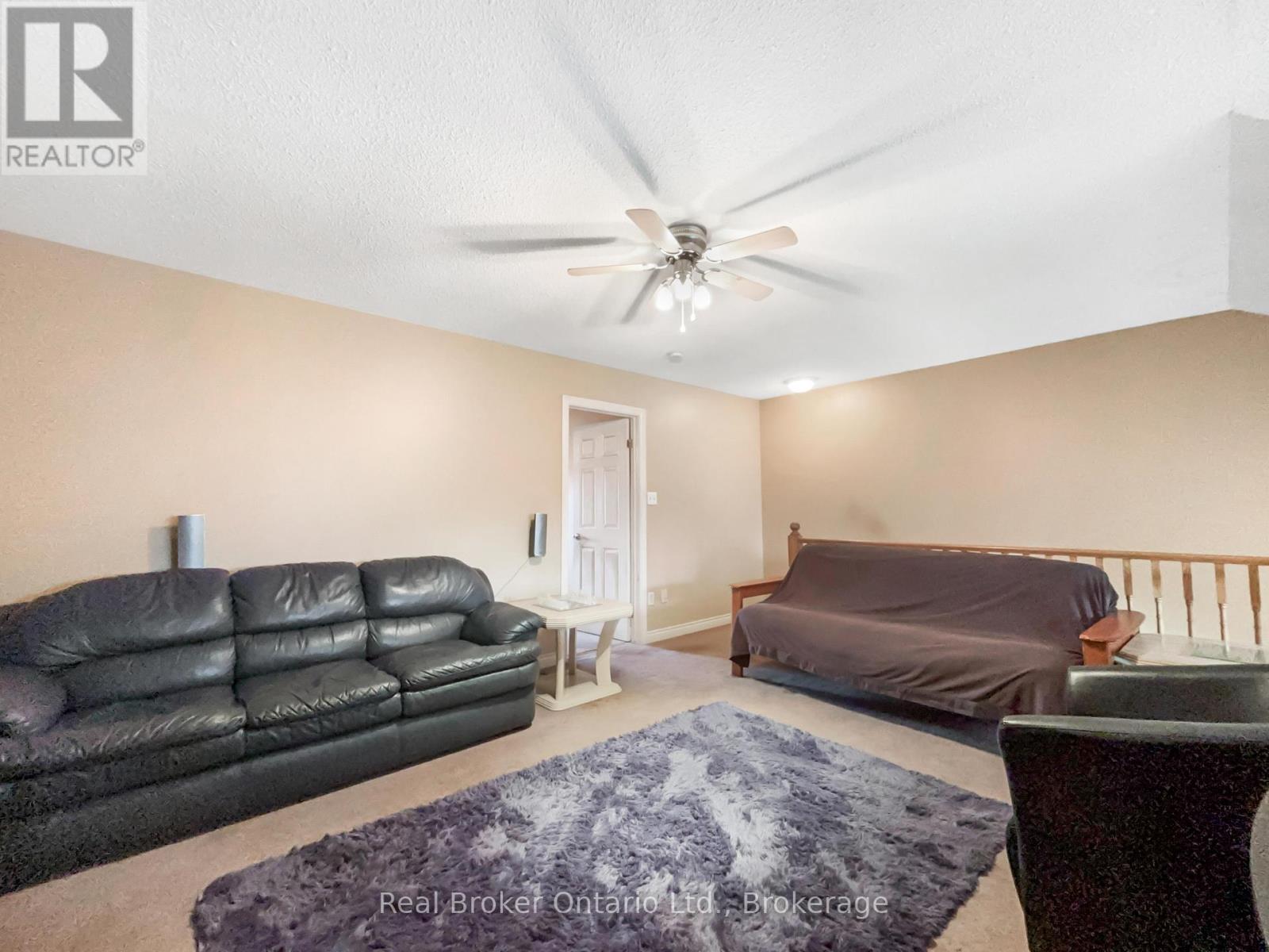 47 Dynasty Avenue, Hamilton (Stoney Creek), ON - Indoor Photo Showing Living Room