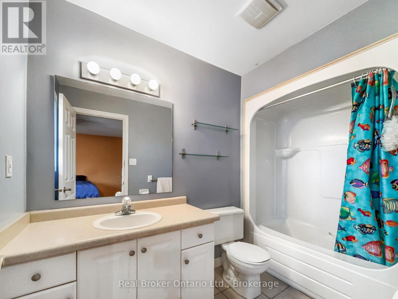 47 Dynasty Avenue, Hamilton (Stoney Creek), ON - Indoor Photo Showing Bathroom