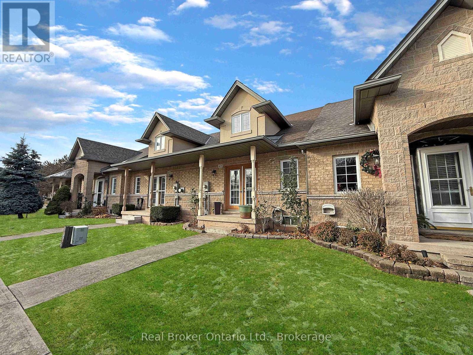 47 Dynasty Avenue, Hamilton (Stoney Creek), ON - Outdoor With Deck Patio Veranda With Facade