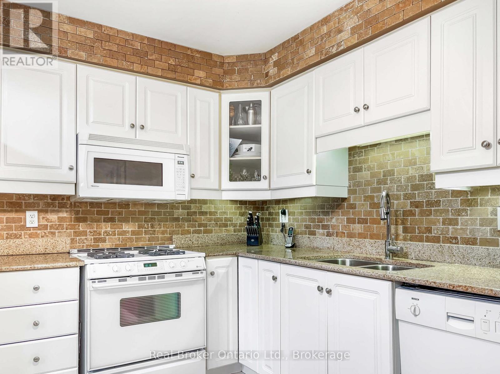 47 Dynasty Avenue, Hamilton (Stoney Creek), ON - Indoor Photo Showing Kitchen With Double Sink