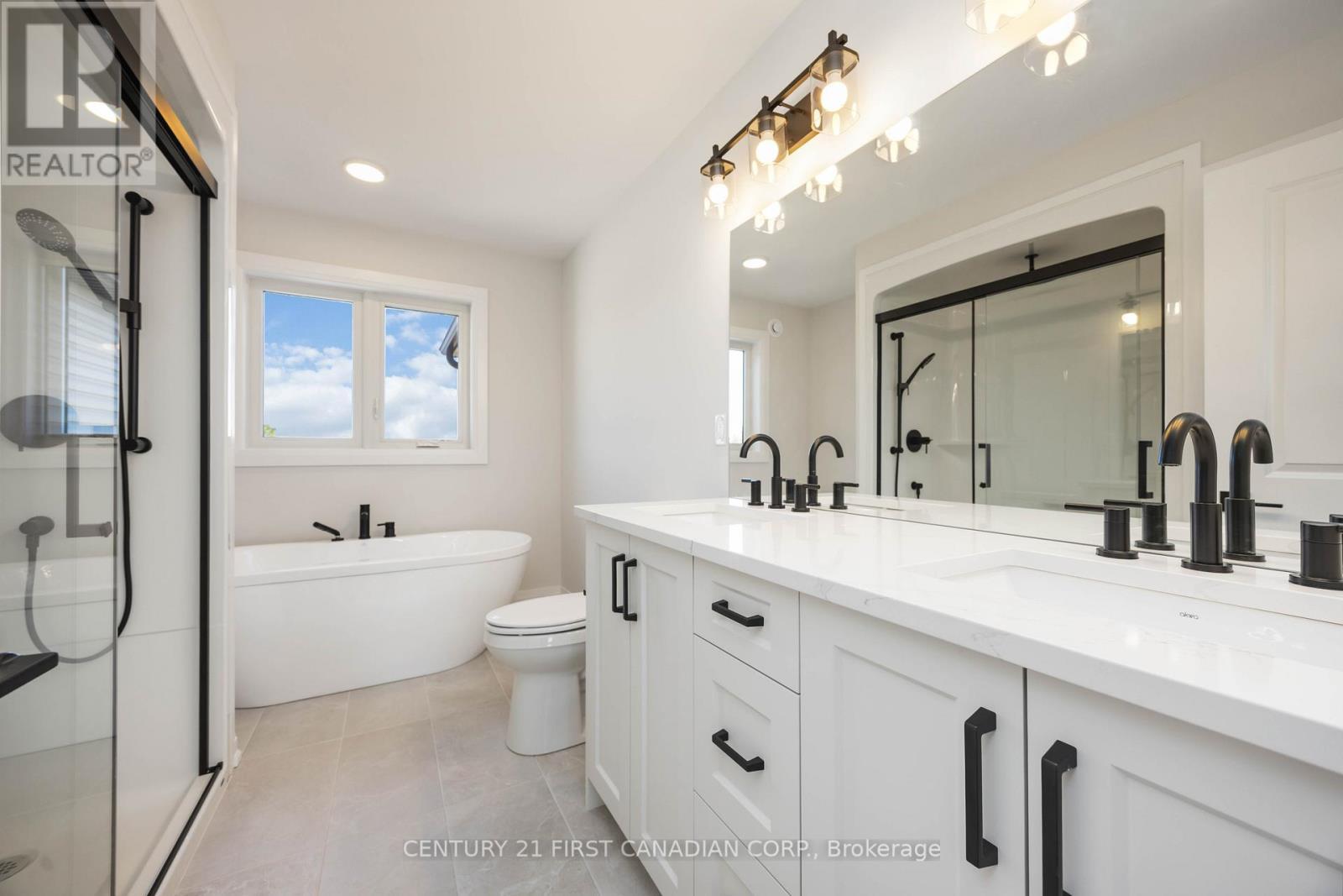 7 Doerr Court, North Middlesex (Ailsa Craig), ON - Indoor Photo Showing Bathroom