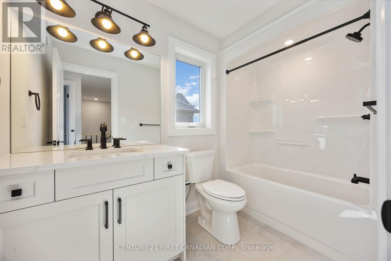 7 Doerr Court, North Middlesex (Ailsa Craig), ON - Indoor Photo Showing Bathroom
