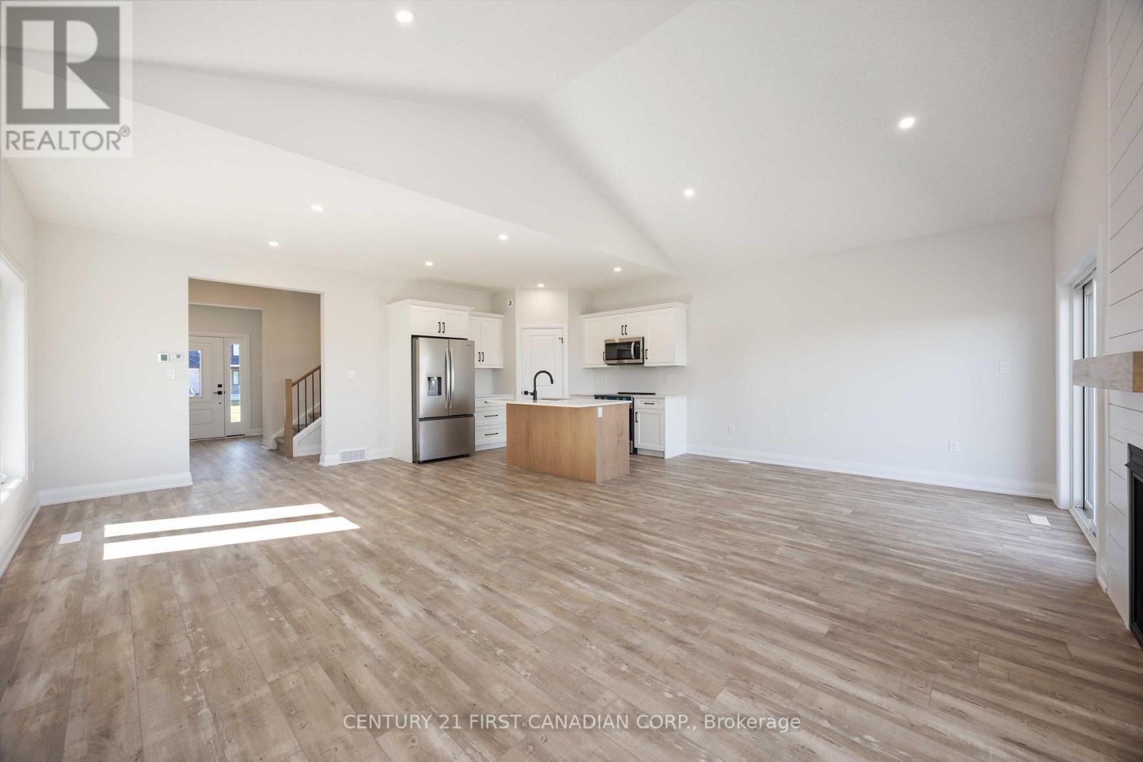 7 Doerr Court, North Middlesex (Ailsa Craig), ON - Indoor With Fireplace